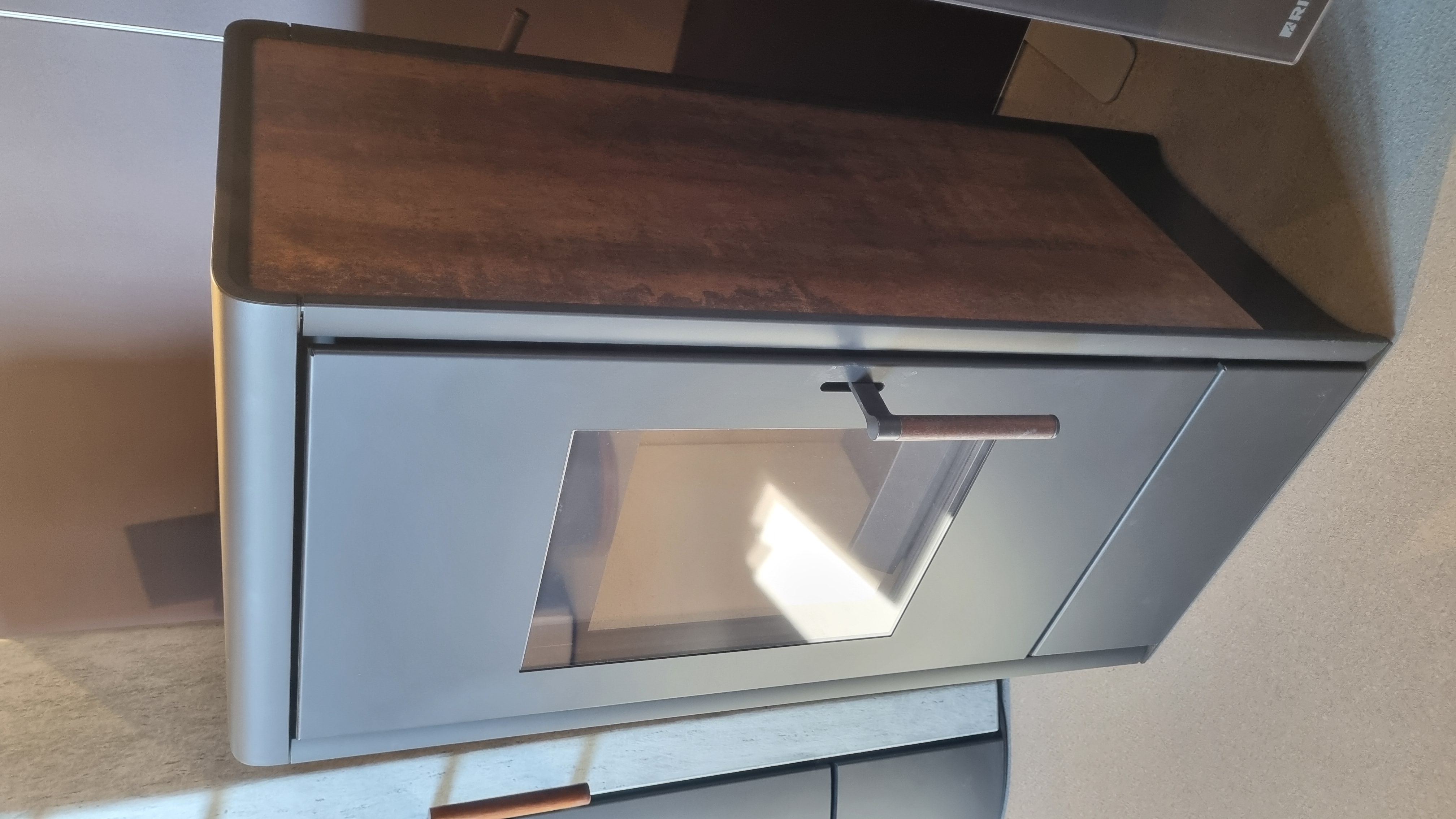 Rika Kaminofen Cook mit Seitenverkleidung in Dekor Rosteffekt - Ausstellungsstück Rika Kaminofen Cook mit Seitenverkleidung in Dekor Rosteffekt - Ausstellungsstück